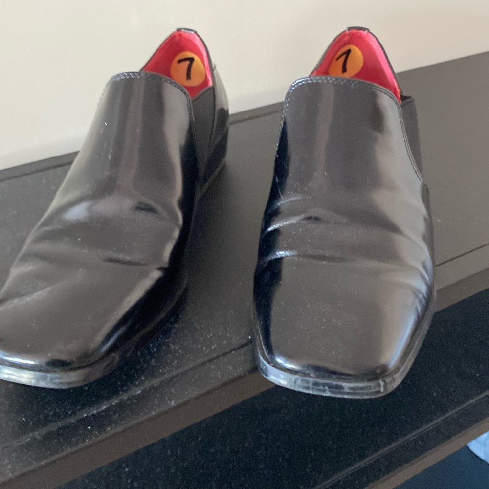 Used black high gloss, size 7.